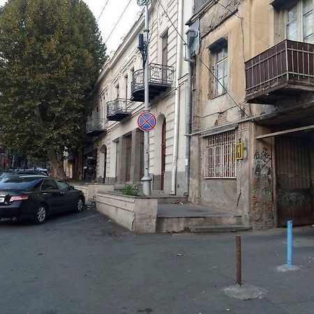 Guliko'S Apartment In Тбилиси Экстерьер фото